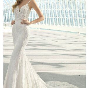 Rosa Clara "Debrah" Wedding Gown (Unaltered)